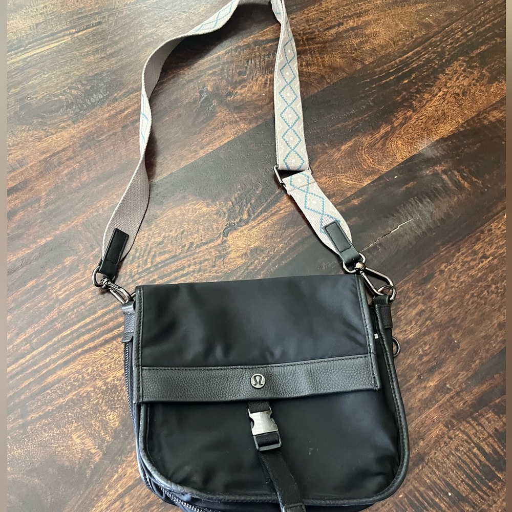 Lululemon black purse with two different straps